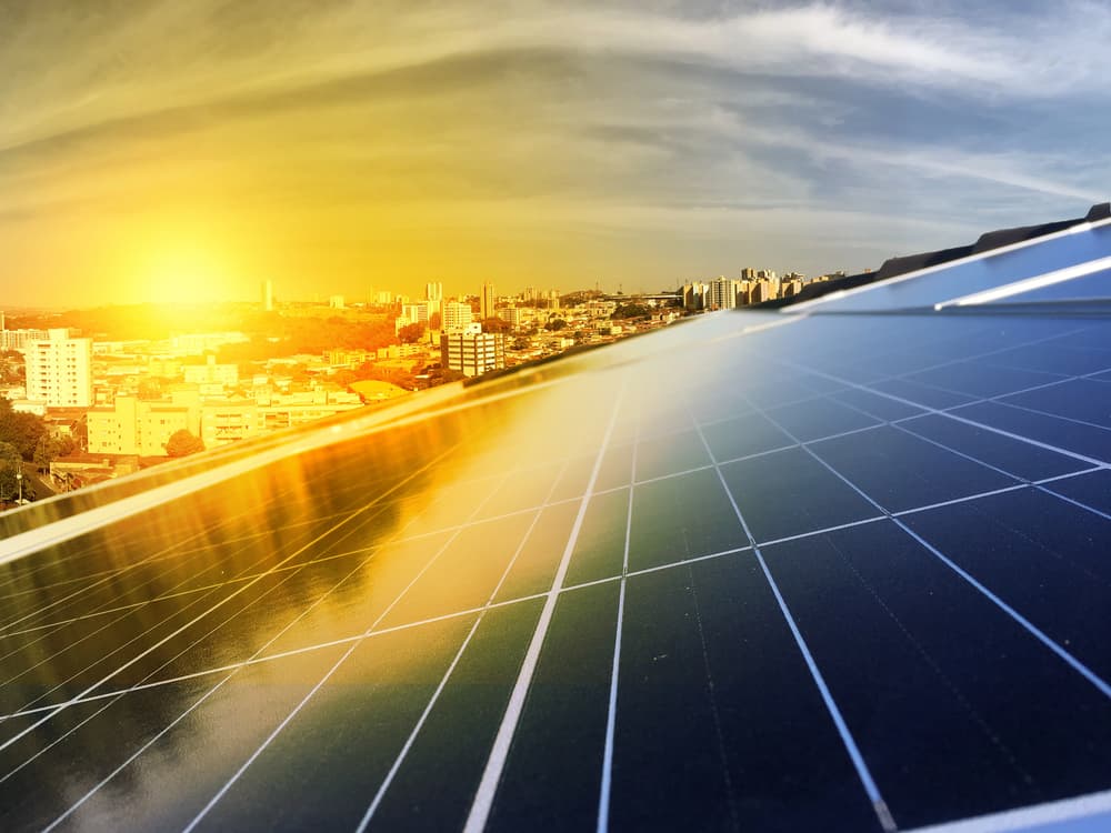 Schéma autoconsommation collective entre bâtiments industriels avec panneaux photovoltaïques